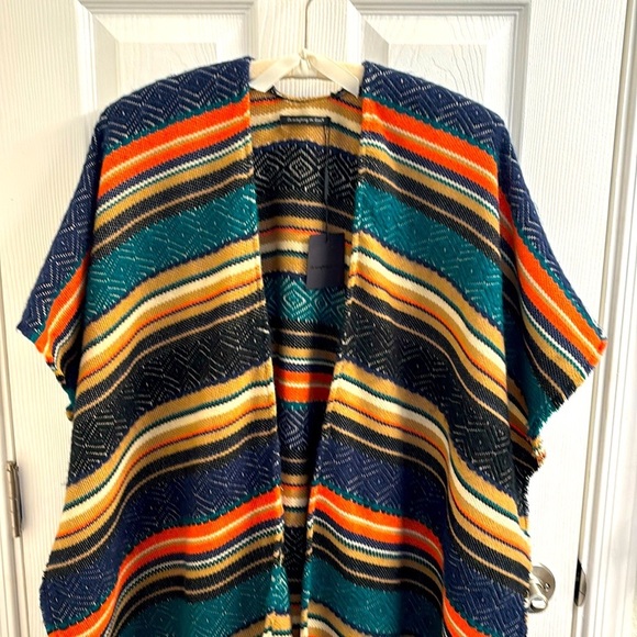 NWT Women's DO EVERYTHING IN LOVE for Anthropologie - Aztec Colored Poncho - Picture 1 of 9